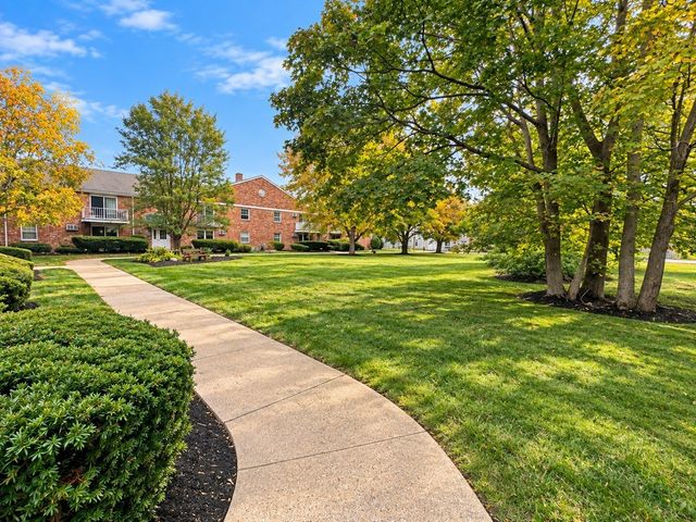 56 Townsend St D27, Abington, MA 02351