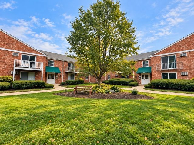 56 Townsend St D27, Abington, MA 02351
