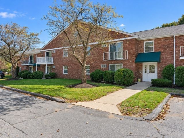 56 Townsend St D27, Abington, MA 02351