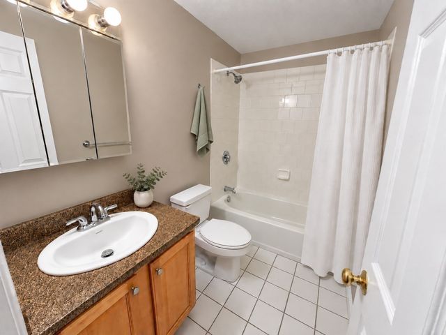 56 Townsend St D27, Abington, MA 02351