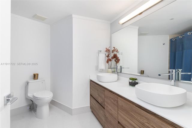 2475 Brickell Ave 1907, Miami, FL 33129