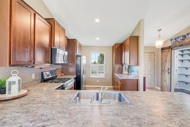 15174 Emory Circle, Apple Valley, MN 55124