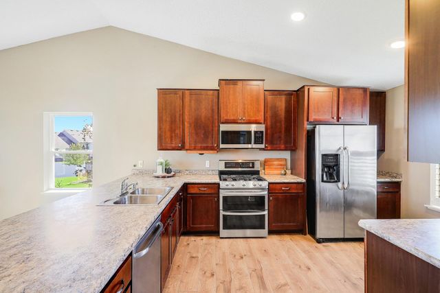 15174 Emory Circle, Apple Valley, MN 55124