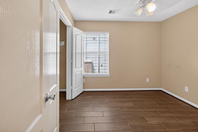 919 Staffordale Manor Lane, Houston, TX 77047