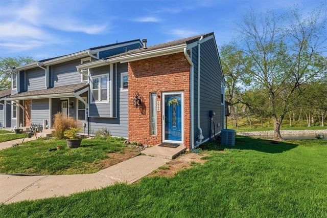288 NE Bayview Drive, Lee's Summit, MO 64064