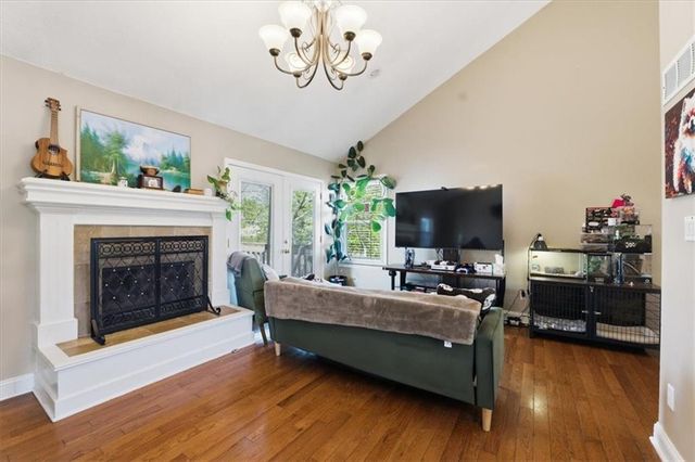 288 NE Bayview Drive, Lee's Summit, MO 64064