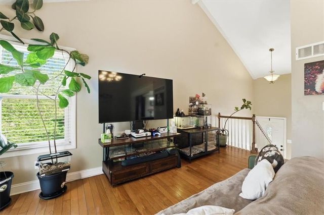 288 NE Bayview Drive, Lee's Summit, MO 64064