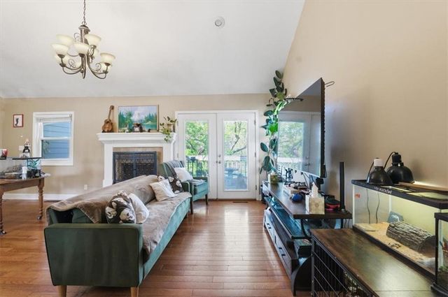 288 NE Bayview Drive, Lee's Summit, MO 64064