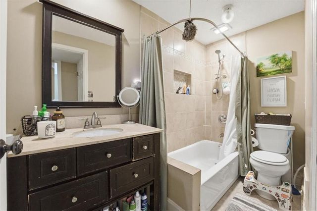 288 NE Bayview Drive, Lee's Summit, MO 64064