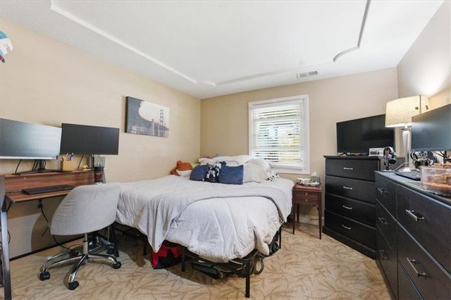 288 NE Bayview Drive, Lee's Summit, MO 64064