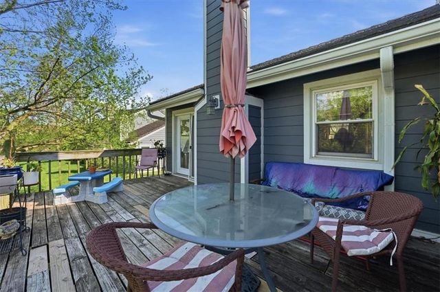 288 NE Bayview Drive, Lee's Summit, MO 64064