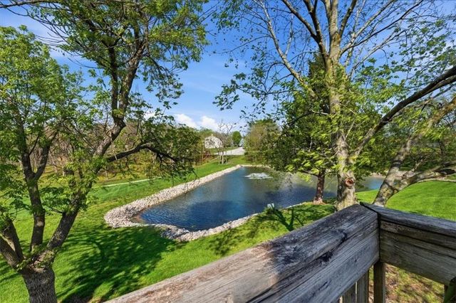 288 NE Bayview Drive, Lee's Summit, MO 64064