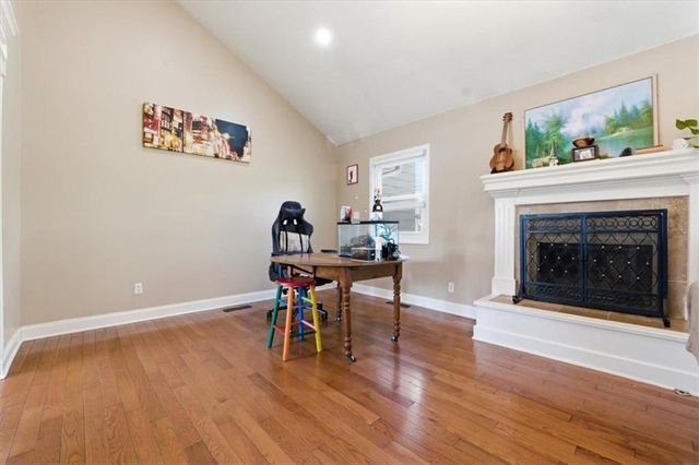288 NE Bayview Drive, Lee's Summit, MO 64064