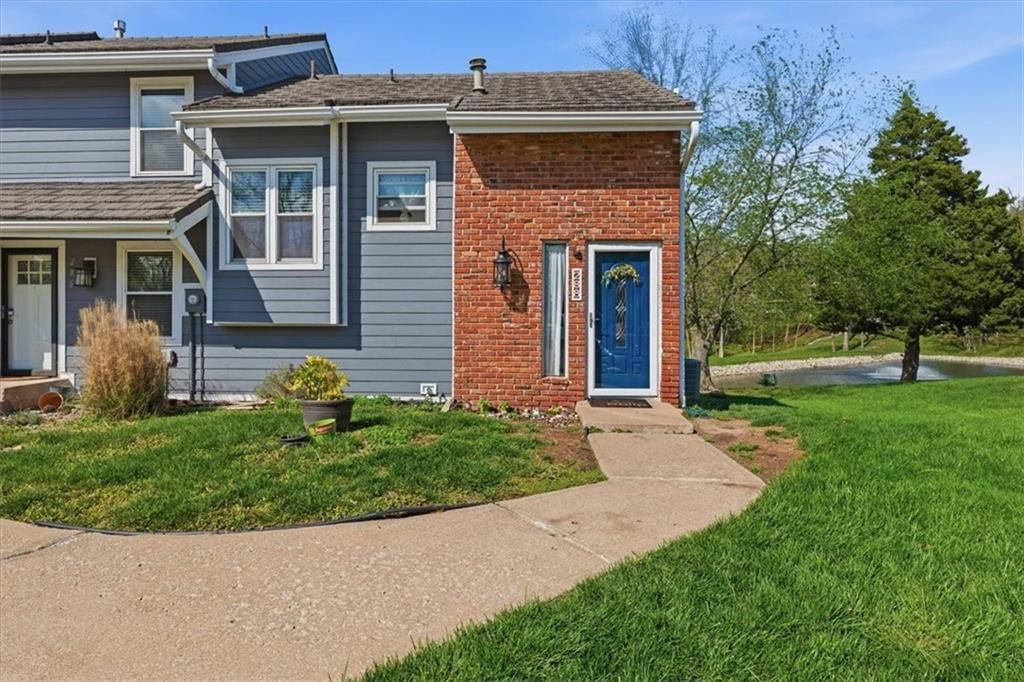 288 NE Bayview Drive, Lee's Summit, MO 64064