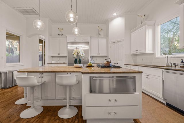 2703 McCullough ST, Austin, TX 78703