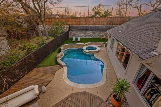 2703 McCullough ST, Austin, TX 78703