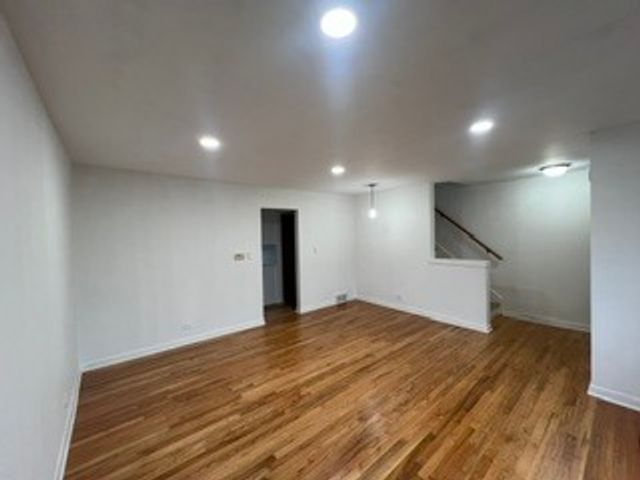 7229 N CAMPBELL Avenue, Chicago, IL 60645