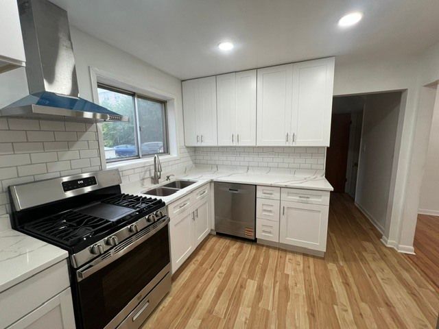 7229 N CAMPBELL Avenue, Chicago, IL 60645