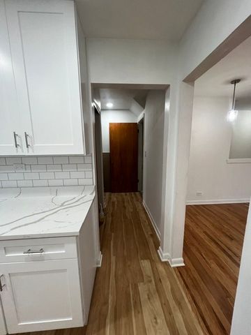 7229 N CAMPBELL Avenue, Chicago, IL 60645