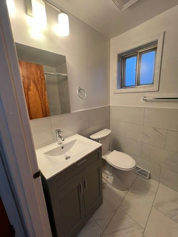 7229 N CAMPBELL Avenue, Chicago, IL 60645