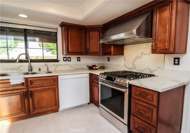 6736 Summit Valley, Hesperia, CA 92345