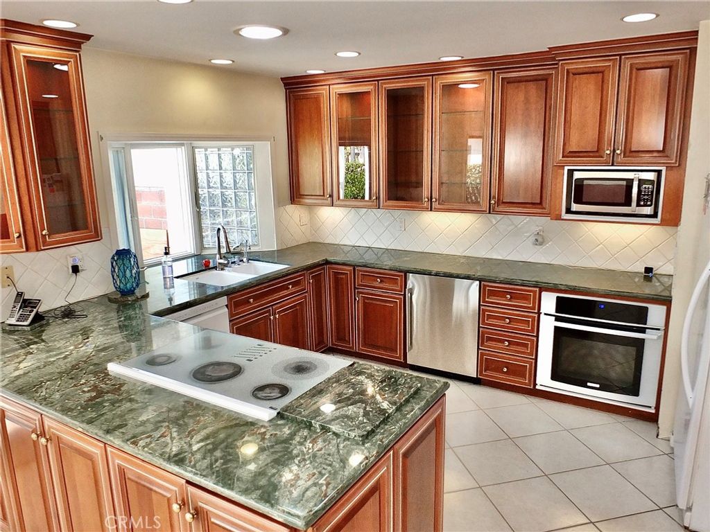 Image 3 of property listing at 148 E 36th Street, Long Beach, CA 90807