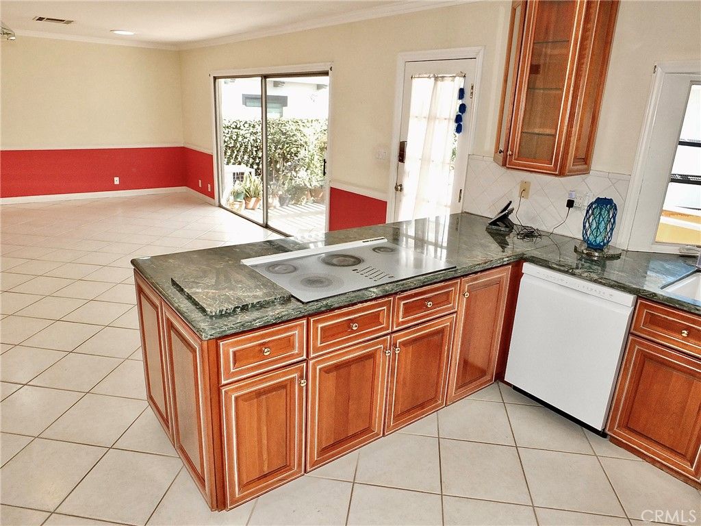Image 4 of property listing at 148 E 36th Street, Long Beach, CA 90807
