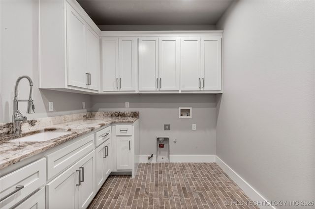 8505 S Phoenix Avenue, Tulsa, OK 74132