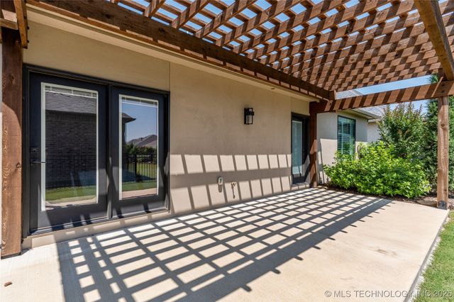 8505 S Phoenix Avenue, Tulsa, OK 74132