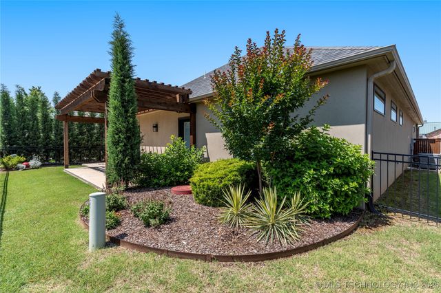 8505 S Phoenix Avenue, Tulsa, OK 74132