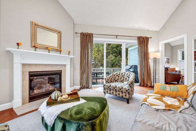 66 Evergreen Ave 66, Bedford, MA 01730