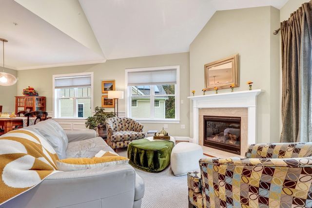 66 Evergreen Ave 66, Bedford, MA 01730