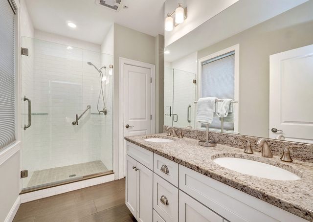 66 Evergreen Ave 66, Bedford, MA 01730