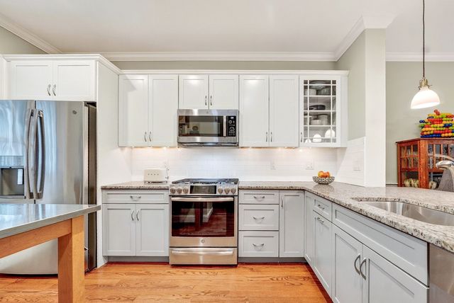 66 Evergreen Ave 66, Bedford, MA 01730