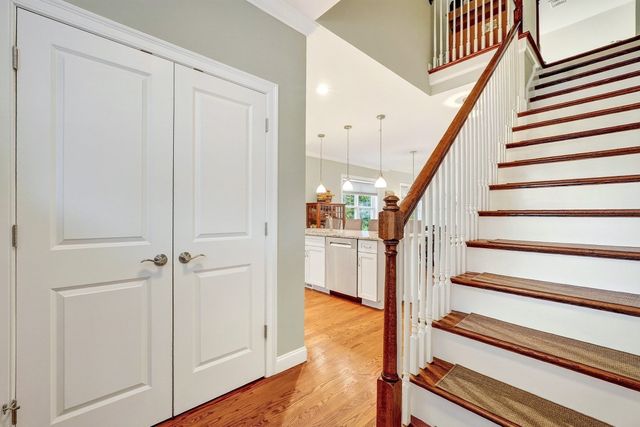 66 Evergreen Ave 66, Bedford, MA 01730