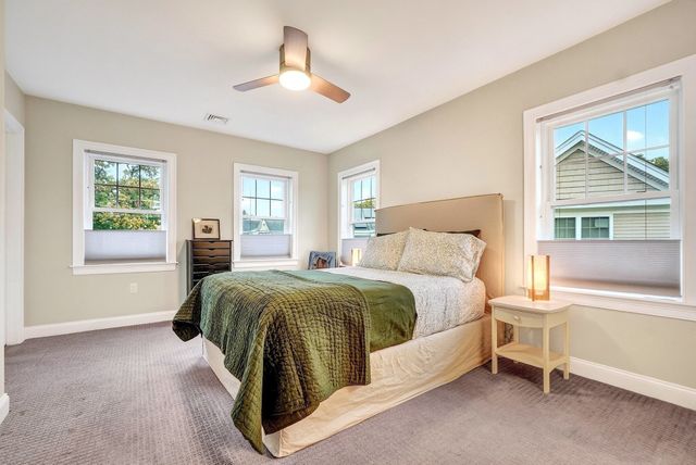 66 Evergreen Ave 66, Bedford, MA 01730