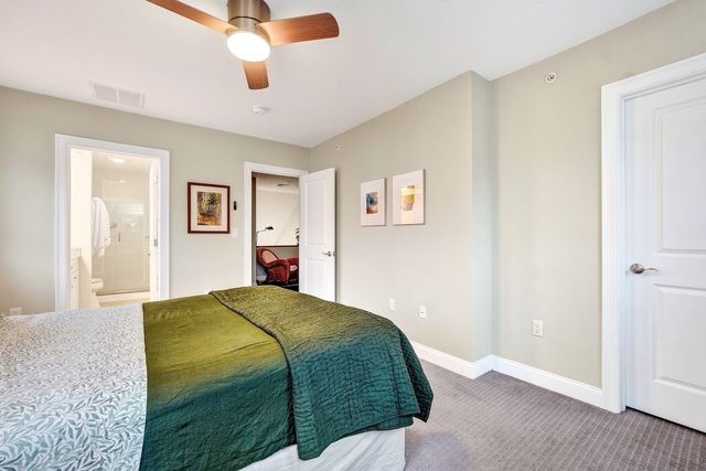 66 Evergreen Ave 66, Bedford, MA 01730
