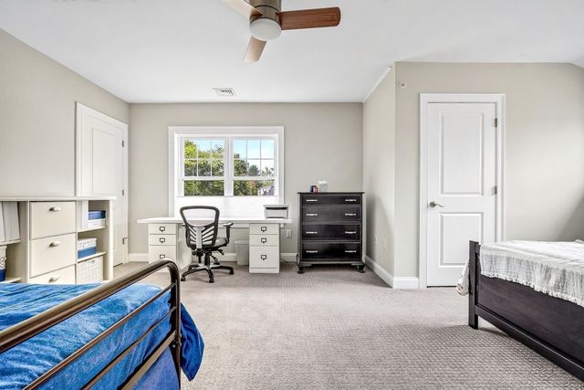 66 Evergreen Ave 66, Bedford, MA 01730