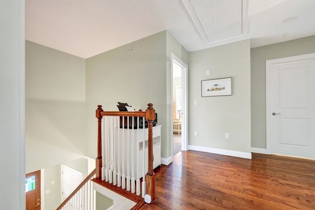 66 Evergreen Ave 66, Bedford, MA 01730