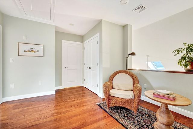 66 Evergreen Ave 66, Bedford, MA 01730