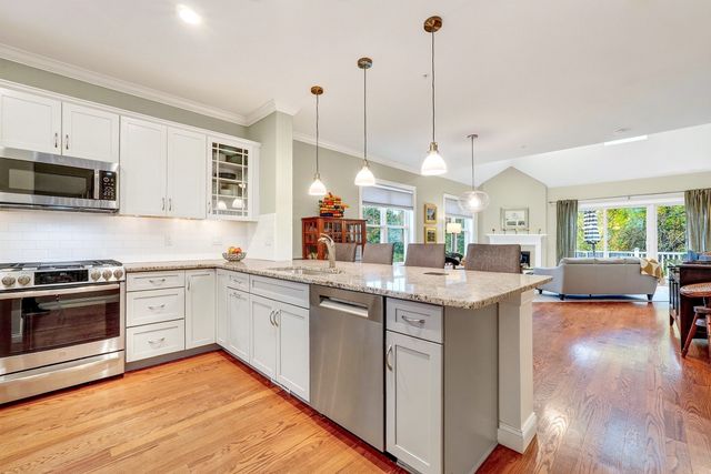 66 Evergreen Ave 66, Bedford, MA 01730
