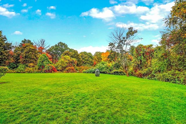 66 Evergreen Ave 66, Bedford, MA 01730