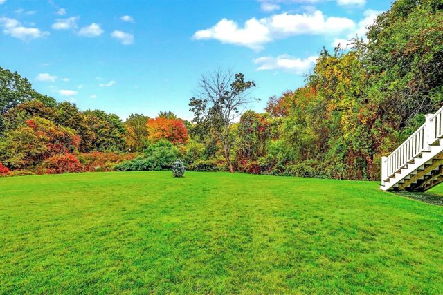 66 Evergreen Ave 66, Bedford, MA 01730