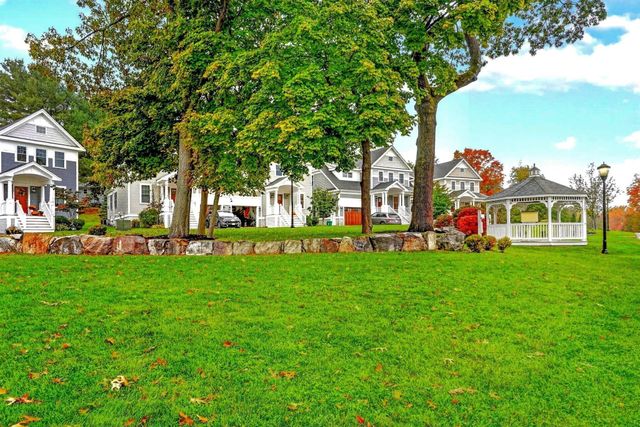 66 Evergreen Ave 66, Bedford, MA 01730