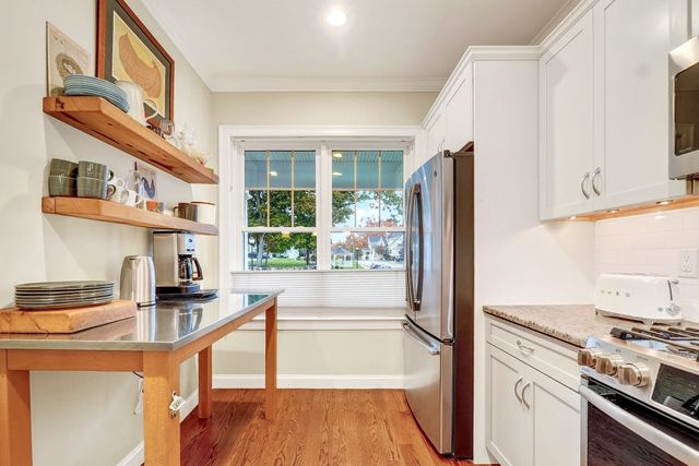 66 Evergreen Ave 66, Bedford, MA 01730