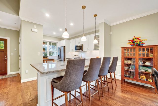 66 Evergreen Ave 66, Bedford, MA 01730