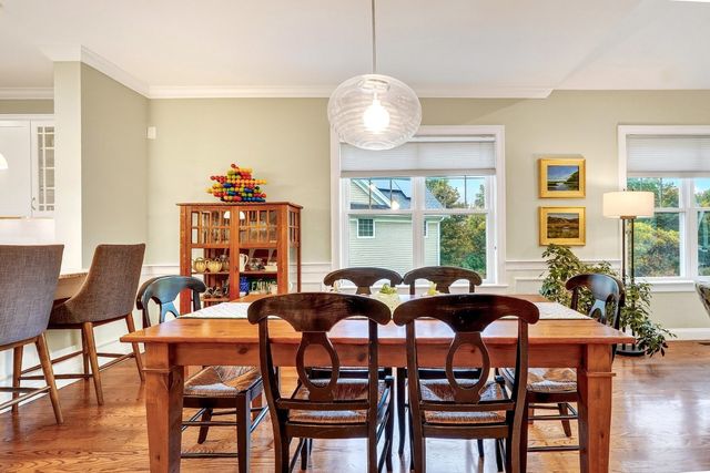 66 Evergreen Ave 66, Bedford, MA 01730