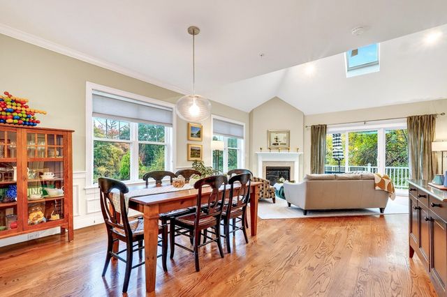 66 Evergreen Ave 66, Bedford, MA 01730
