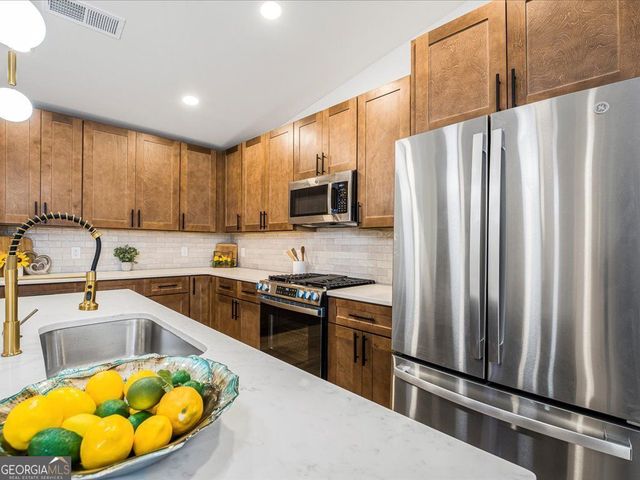 621 The General Avenue, Woodstock, GA 30189