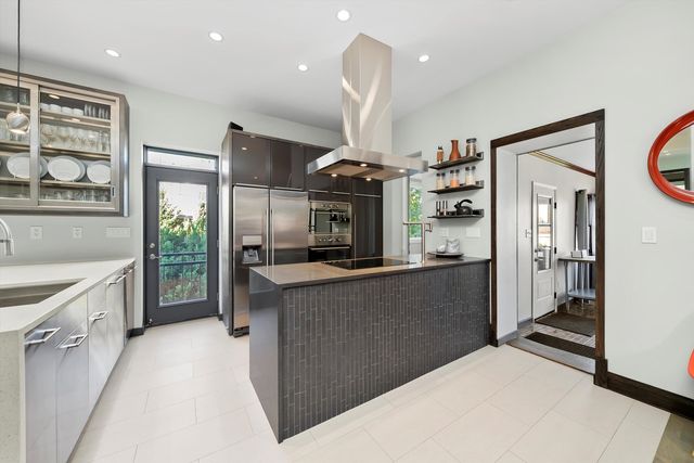 1529 N Harding Avenue, Chicago, IL 60651